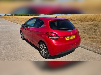 Used Peugeot 208 2016 for sale - 79375970: Photo