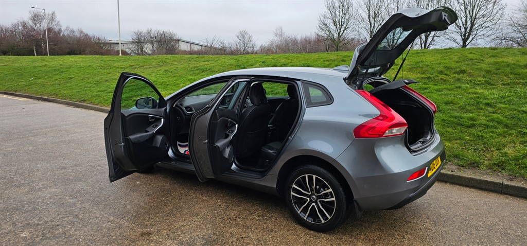 Used Volvo V40 2016 for sale - 76966998: Photo 15