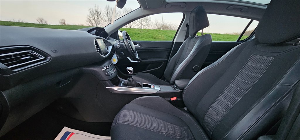 Used Peugeot 308 2018 for sale - 76628590: Photo 14