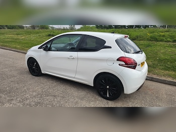Used Peugeot 208 2017 for sale - 78270432: Photo