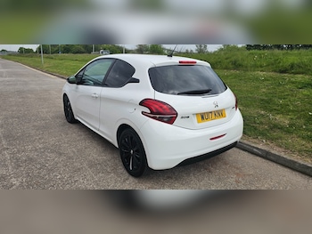 Used Peugeot 208 2017 for sale - 78270432: Photo