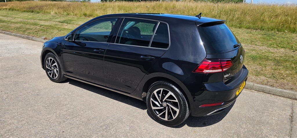 Used Volkswagen Golf 2019 for sale - 76628523: Photo 2