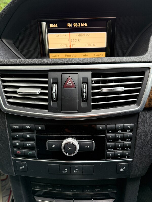 Used Mercedes-Benz E Class 2010 for sale - 76334205: Photo 18