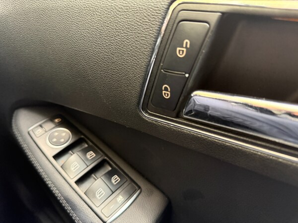 Used Mercedes-Benz E Class 2010 for sale - 76334205: Photo 21