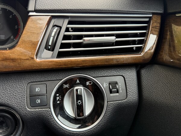 Used Mercedes-Benz E Class 2010 for sale - 76334205: Photo 22