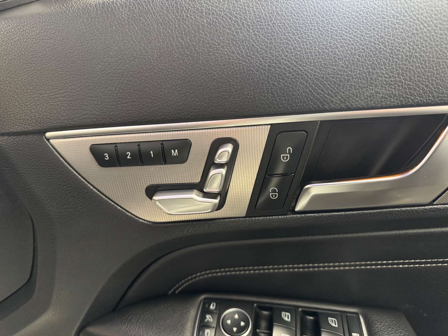 Used Mercedes-Benz E Class 2015 for sale - 76629592: Photo 42