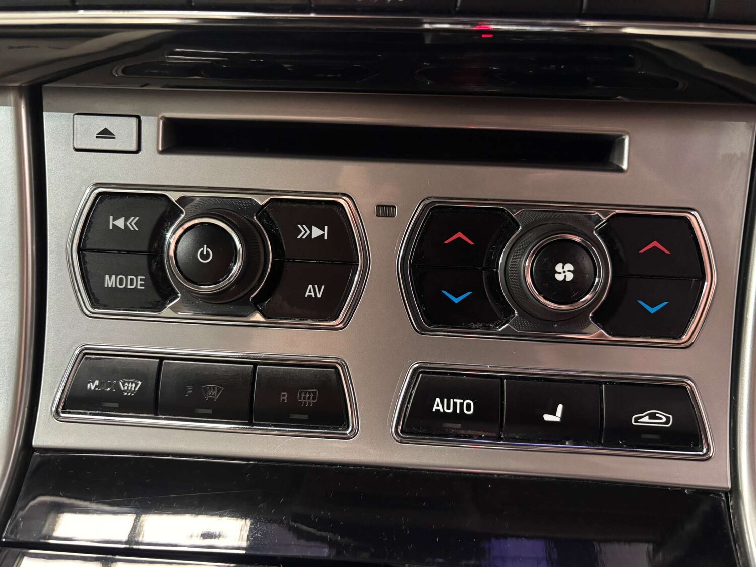 Used Jaguar XF 2012 for sale - 77482429: Photo 54