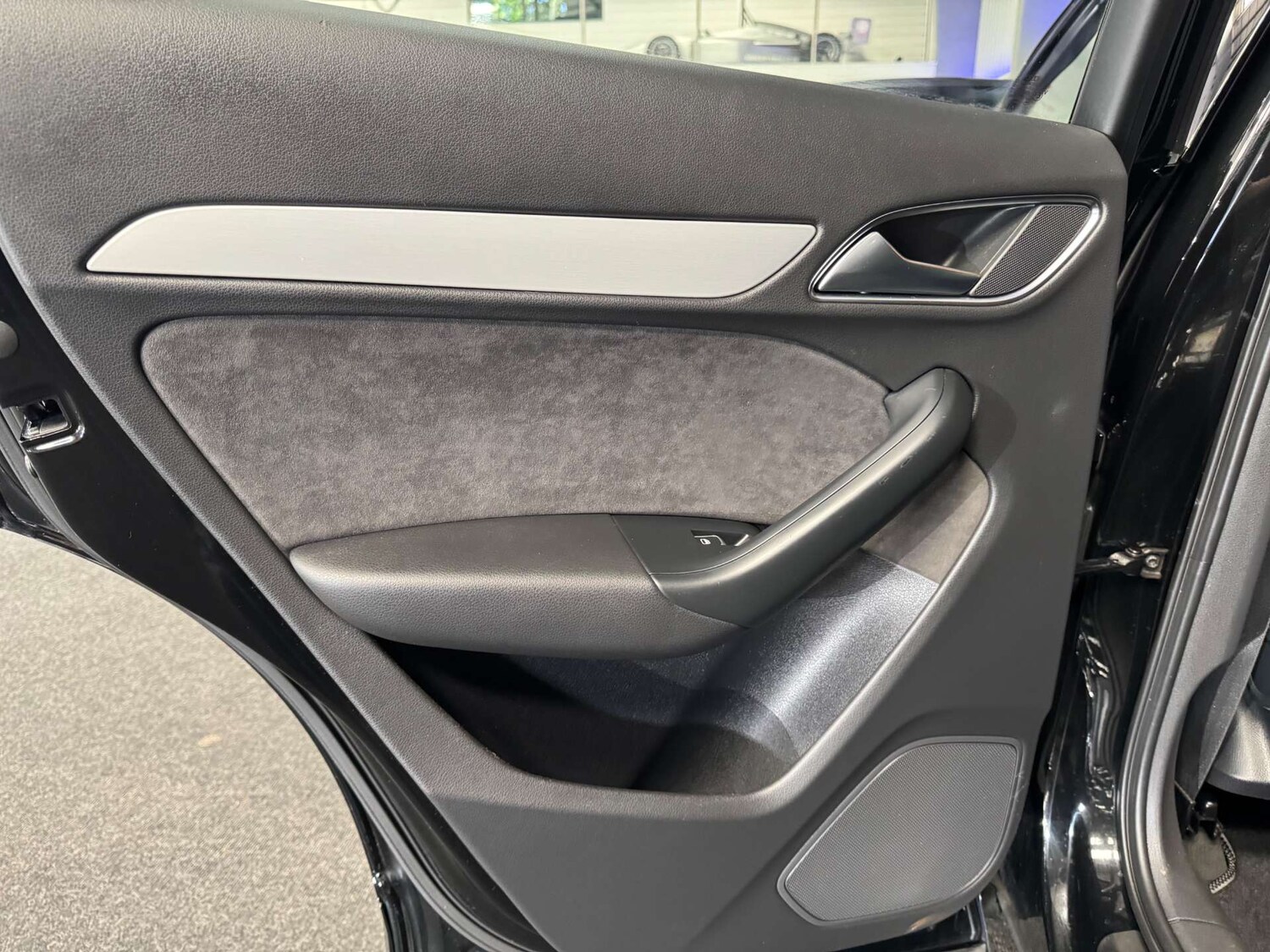 Used Audi Q3 2015 for sale - 77675372: Photo 41