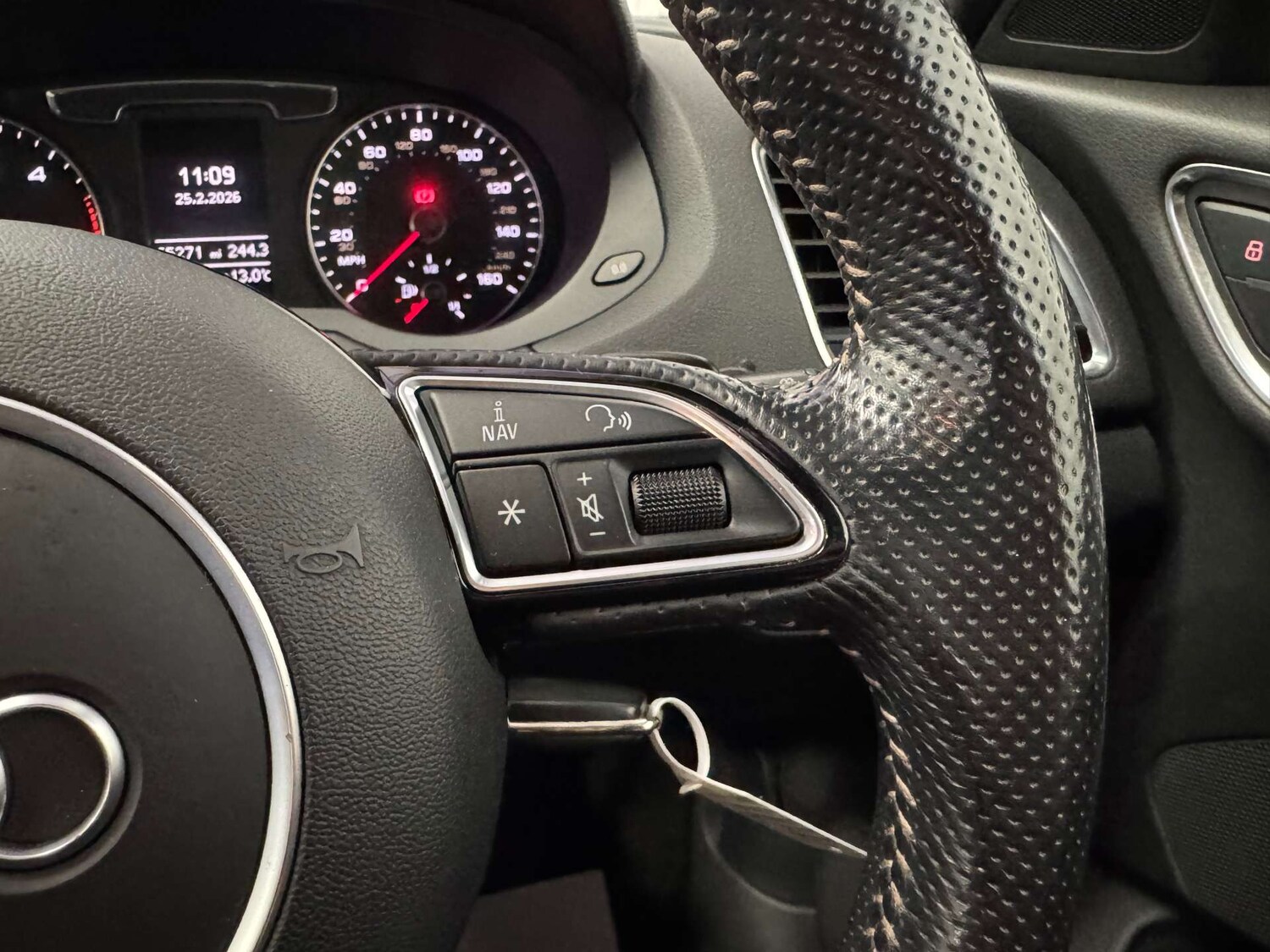 Used Audi Q3 2015 for sale - 77675372: Photo 69