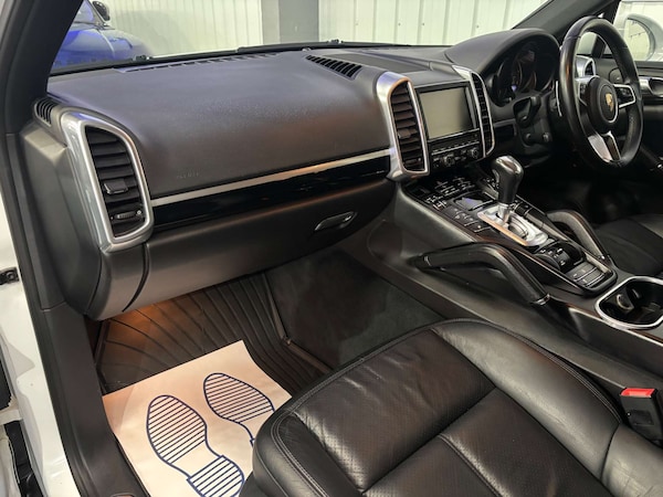 Used Porsche Cayenne 2016 for sale - 76343774: Photo 32