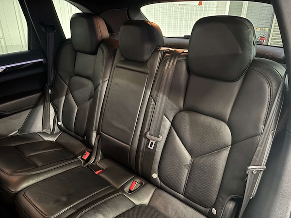 Used Porsche Cayenne 2016 for sale - 76343774: Photo 38
