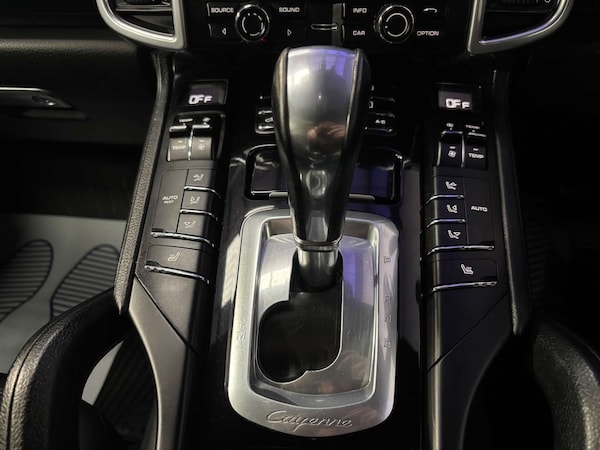 Used Porsche Cayenne 2016 for sale - 76343774: Photo 63