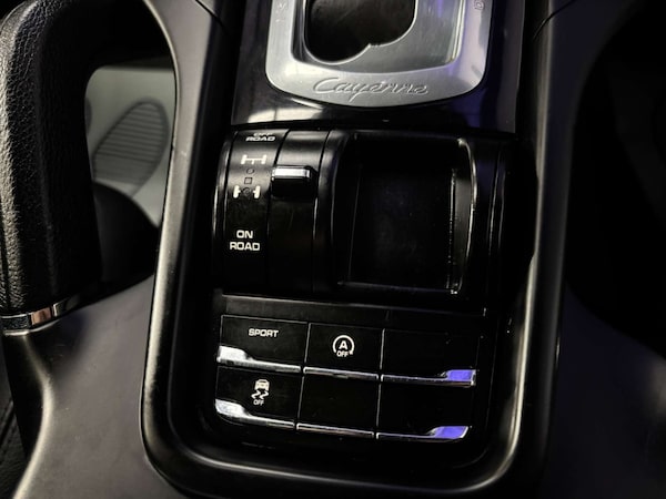 Used Porsche Cayenne 2016 for sale - 76343774: Photo 64