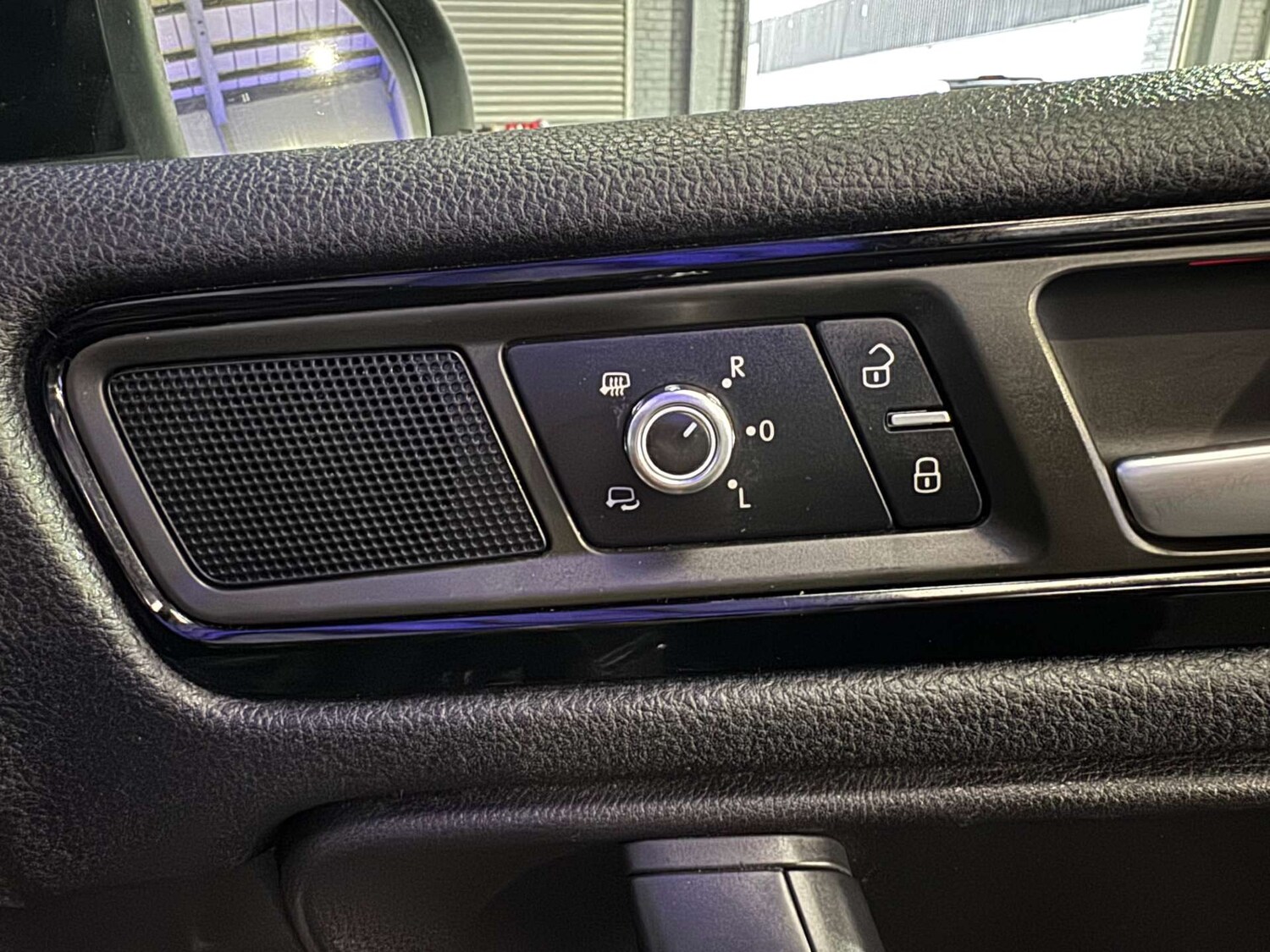 Used Volkswagen Touareg 2014 for sale - 77872417: Photo 51