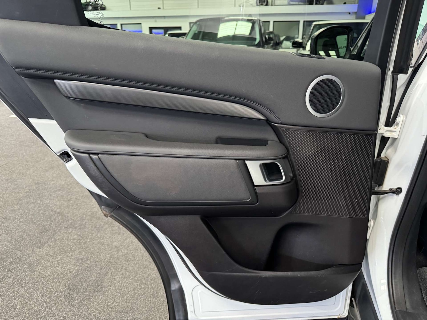 Used Land Rover Discovery 2017 for sale - 78003912: Photo 44