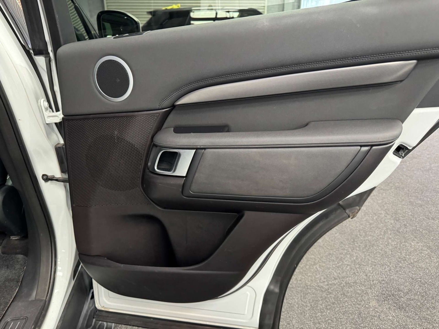 Used Land Rover Discovery 2017 for sale - 78003912: Photo 51