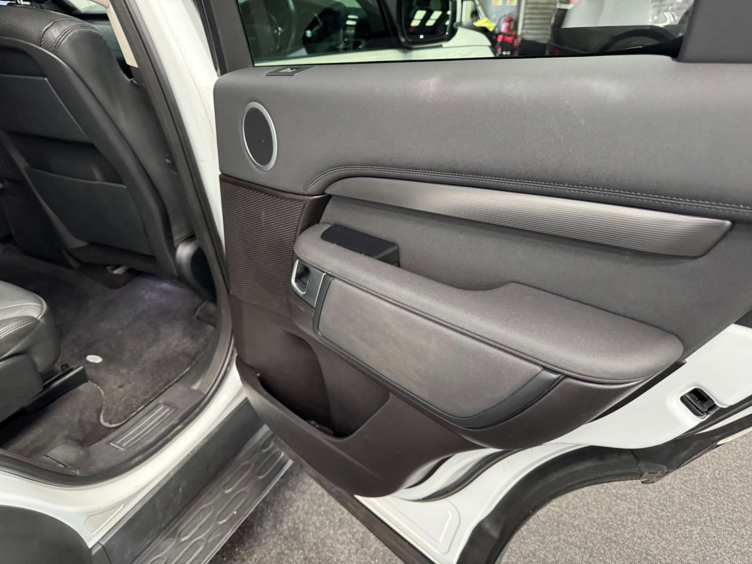 Used Land Rover Discovery 2017 for sale - 78003912: Photo 52