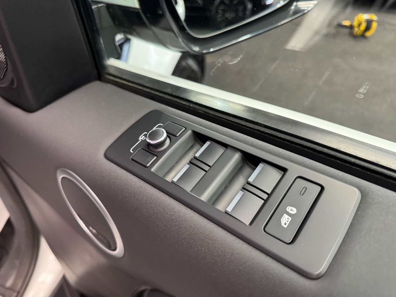 Used Land Rover Discovery 2017 for sale - 78003912: Photo 56