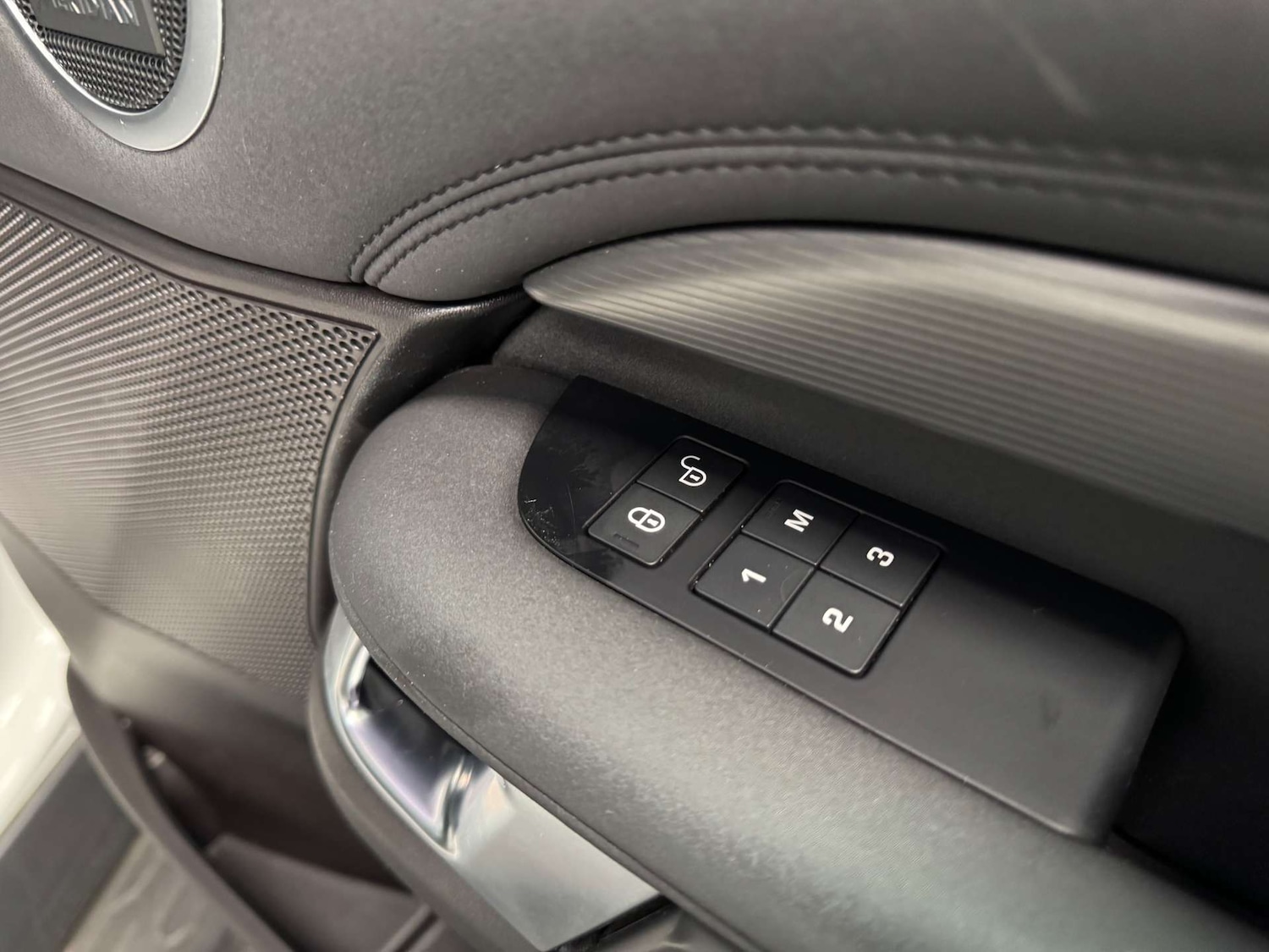 Used Land Rover Discovery 2017 for sale - 78003912: Photo 58