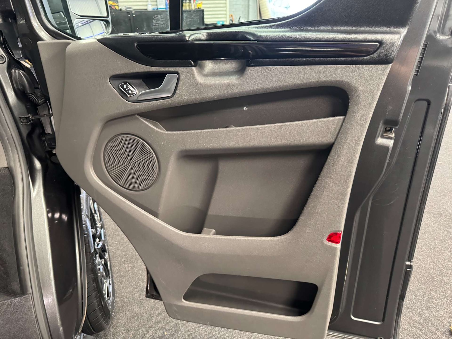 Used Ford Tourneo Custom 2018 for sale - 78083539: Photo 47