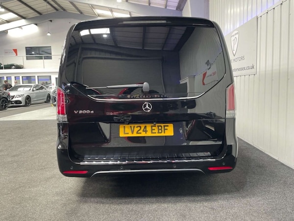 Used Mercedes-Benz V-Class 2024 for sale - 76313294: Photo 13
