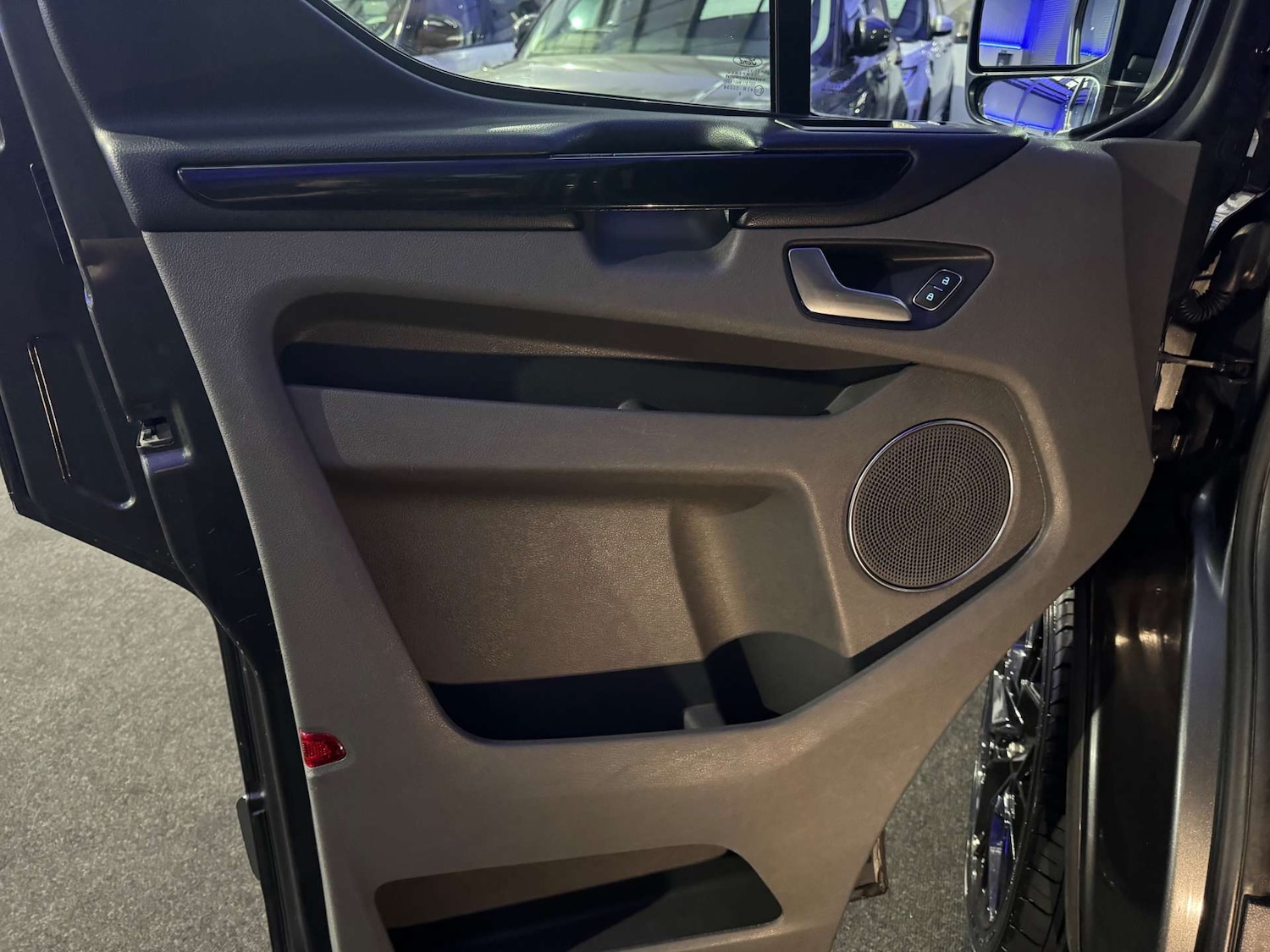 Used Ford Tourneo Custom 2018 for sale - 76505125: Photo 35