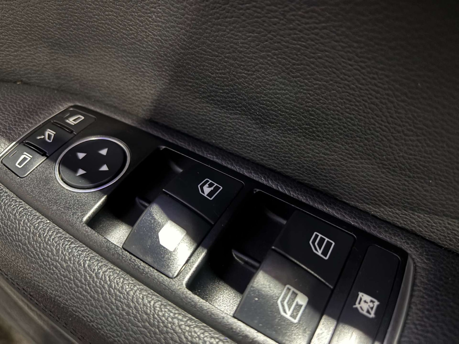 Used Mercedes-Benz E Class 2012 for sale - 76429338: Photo 41