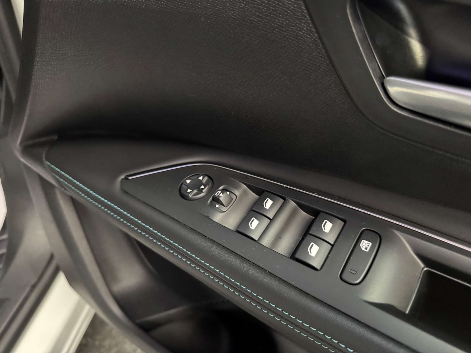 Used Peugeot 5008 2022 for sale - 77897115: Photo 51