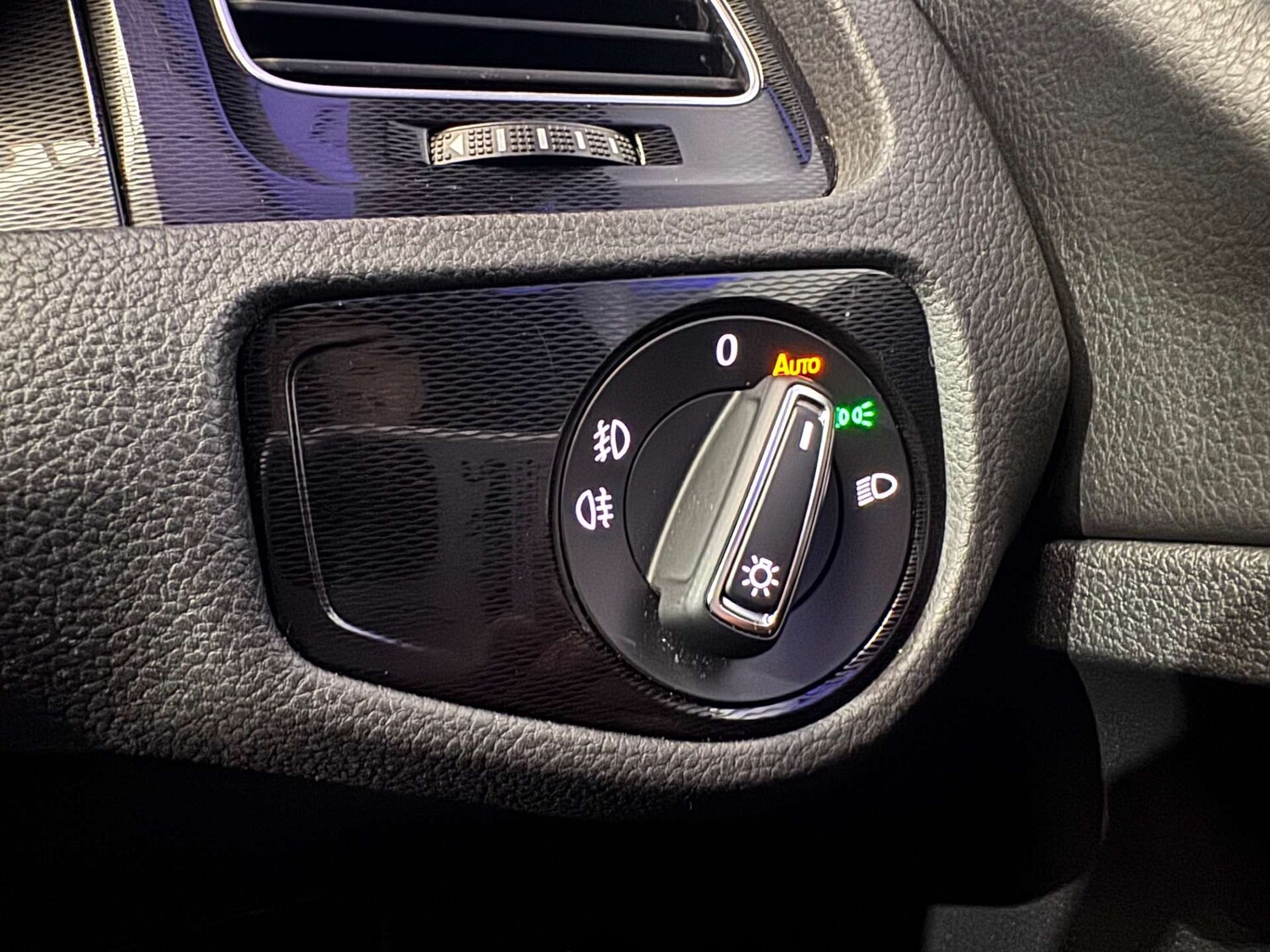 Used Volkswagen Golf 2015 for sale - 77888860: Photo 73