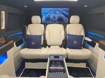 2024 - V300 d Prem AMG Line 5dr 9G-Tronic [Ex Long/7 St]