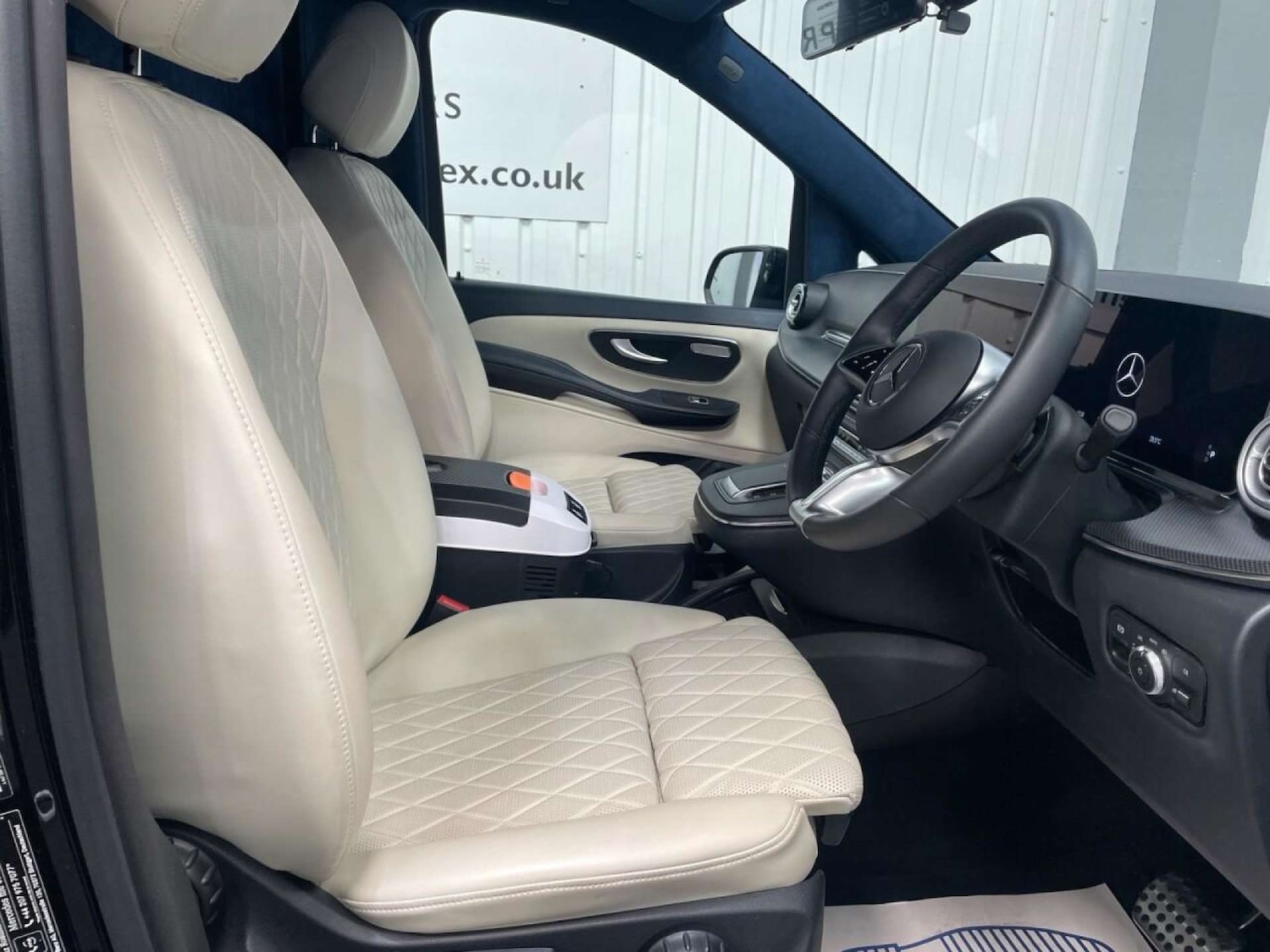 Used Mercedes-Benz V-Class 2024 for sale - 76600730: Photo 25