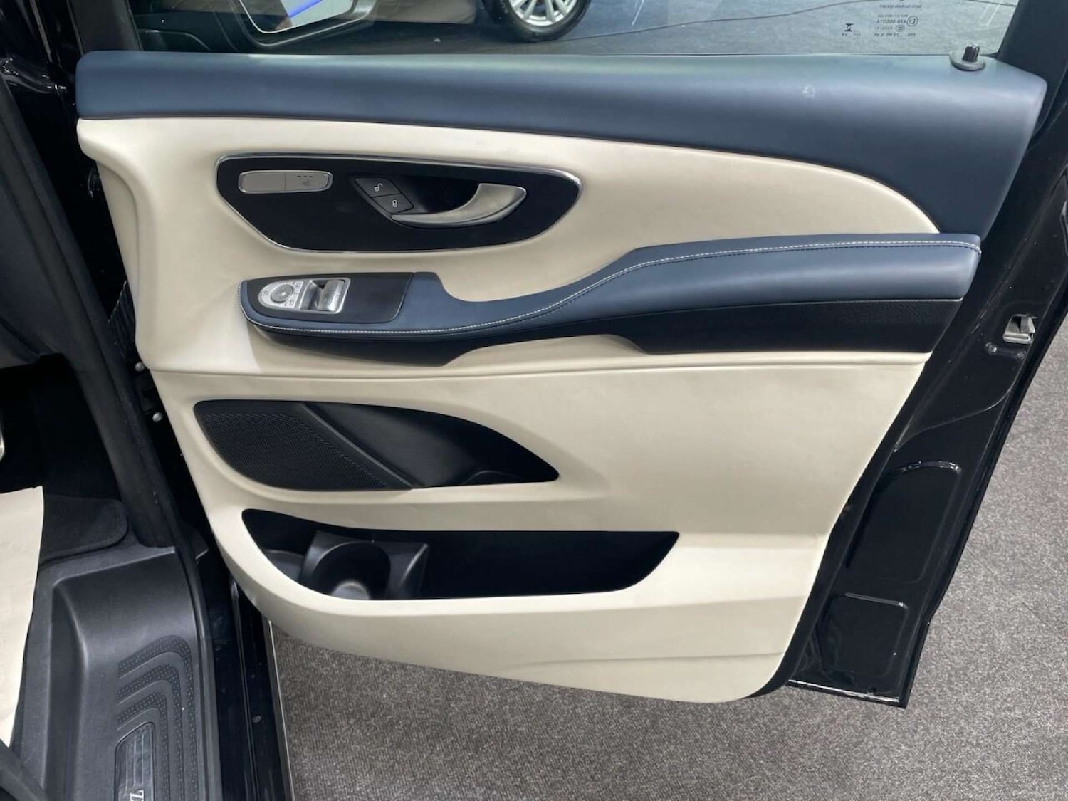 Used Mercedes-Benz V-Class 2024 for sale - 76600730: Photo 26