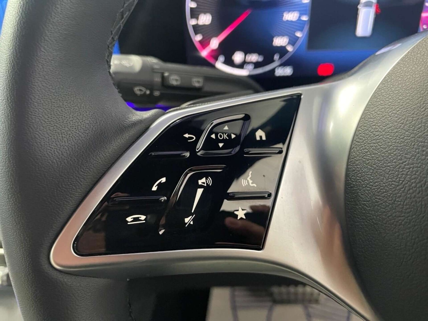 Used Mercedes-Benz V-Class 2024 for sale - 76600730: Photo 36