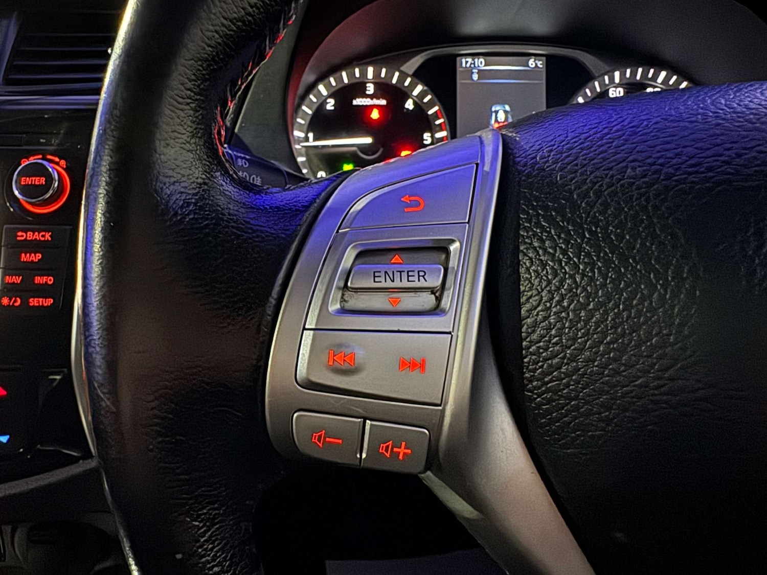 Used Nissan Navara 2018 for sale - 77205117: Photo 65