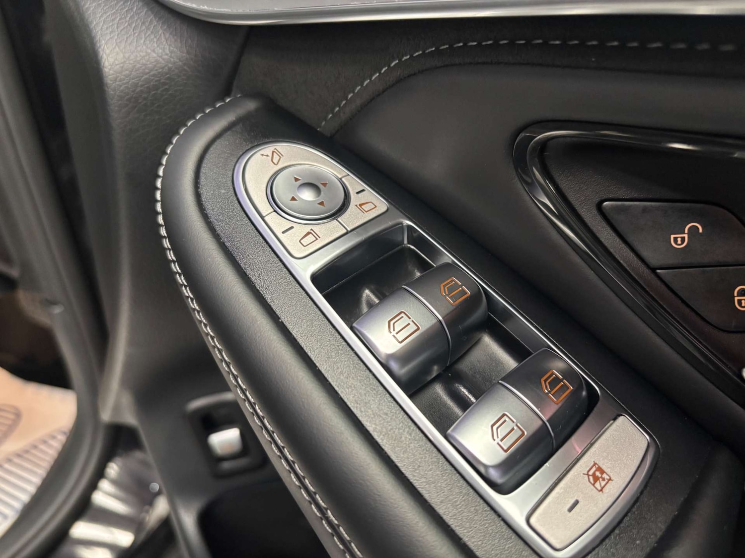 Used Mercedes-Benz GLC 2019 for sale - 76601383: Photo 51