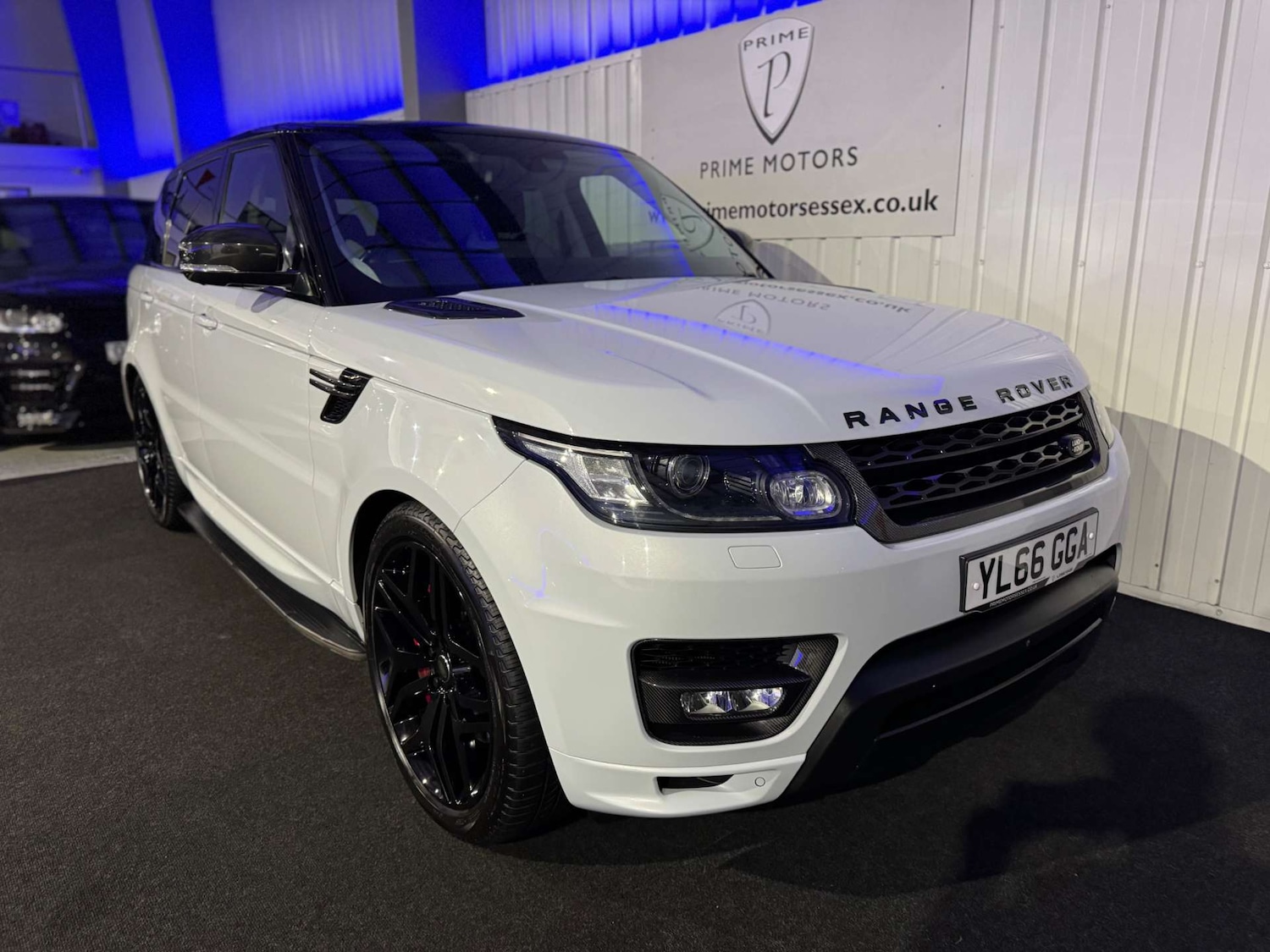 Used Land Rover Range Rover Sport 2017 for sale - 76829847: Photo 2