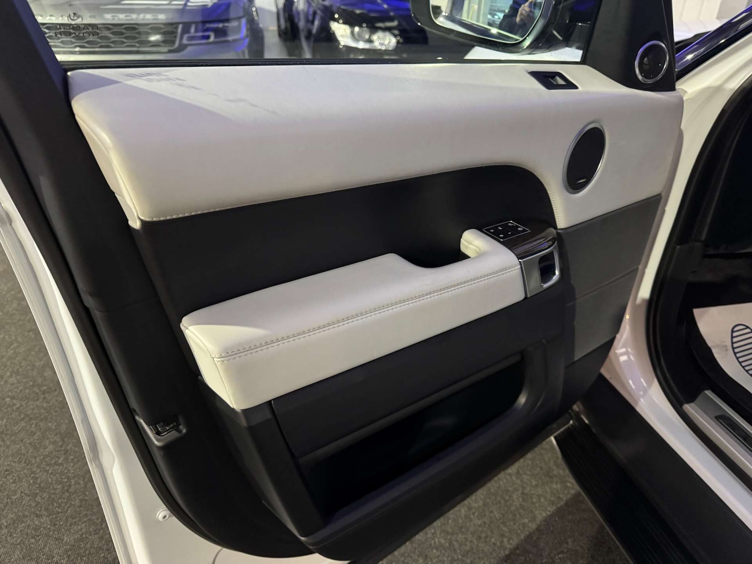 Used Land Rover Range Rover Sport 2017 for sale - 76829847: Photo 40