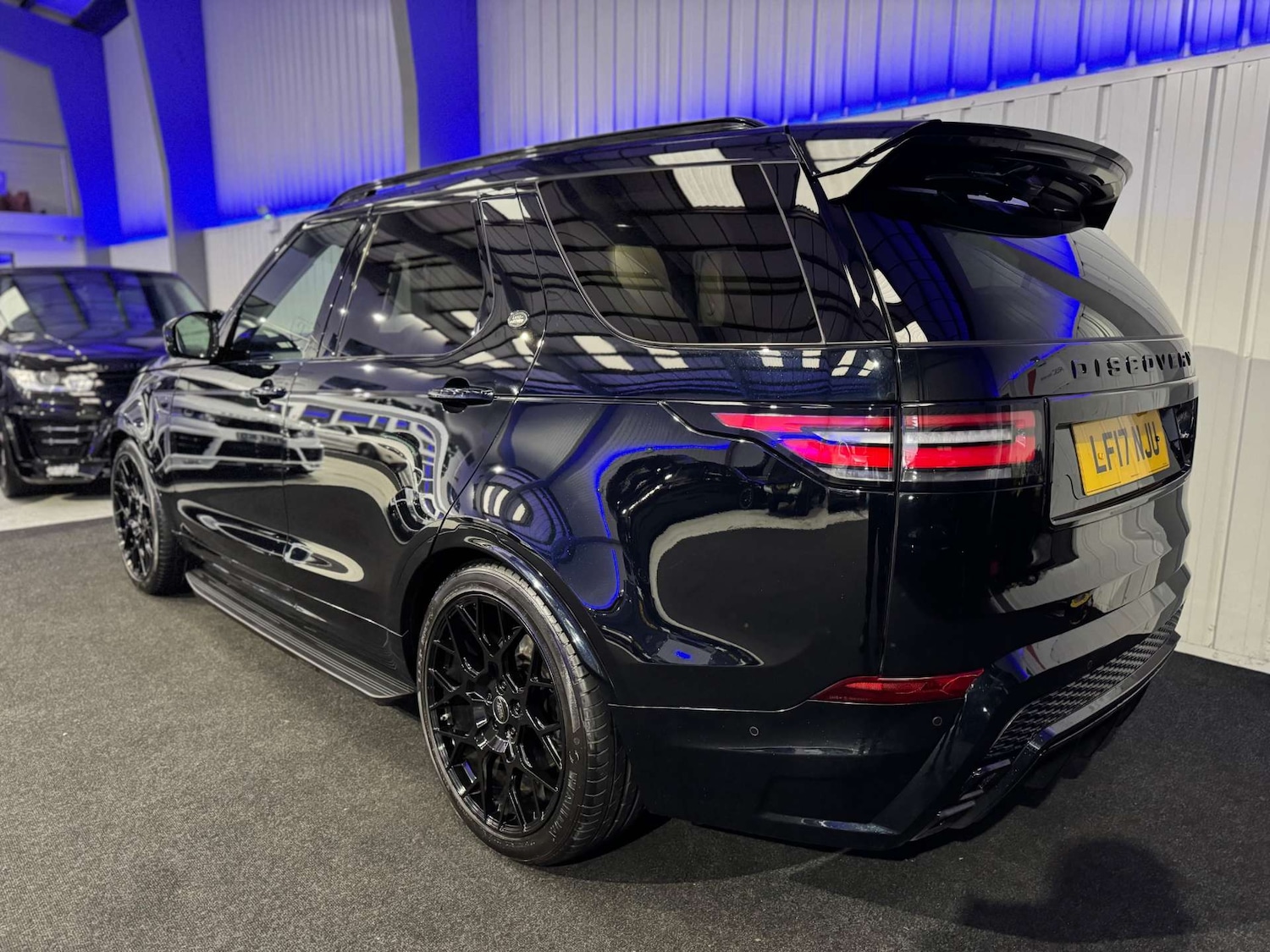 Used Land Rover Discovery 2017 for sale - 76278652: Photo 12