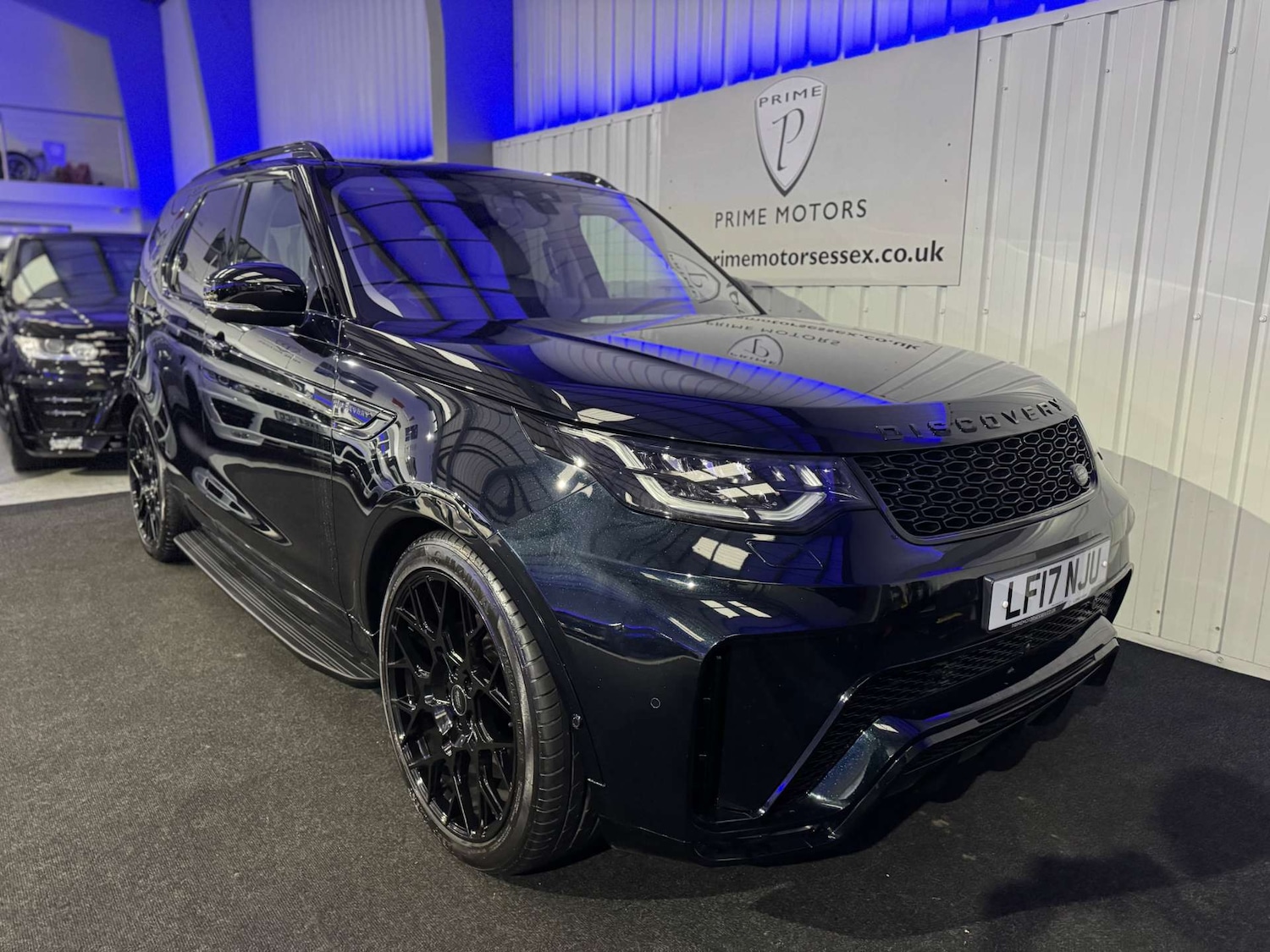 Used Land Rover Discovery 2017 for sale - 76278652: Photo 2