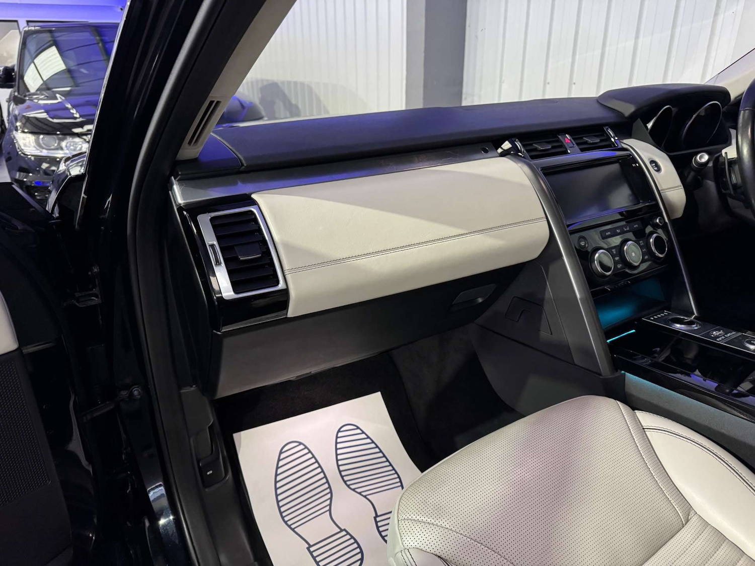 Used Land Rover Discovery 2017 for sale - 76278652: Photo 32