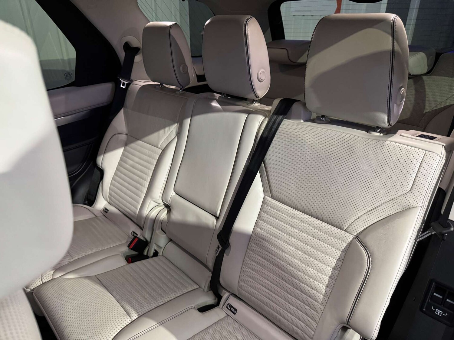 Used Land Rover Discovery 2017 for sale - 76278652: Photo 40