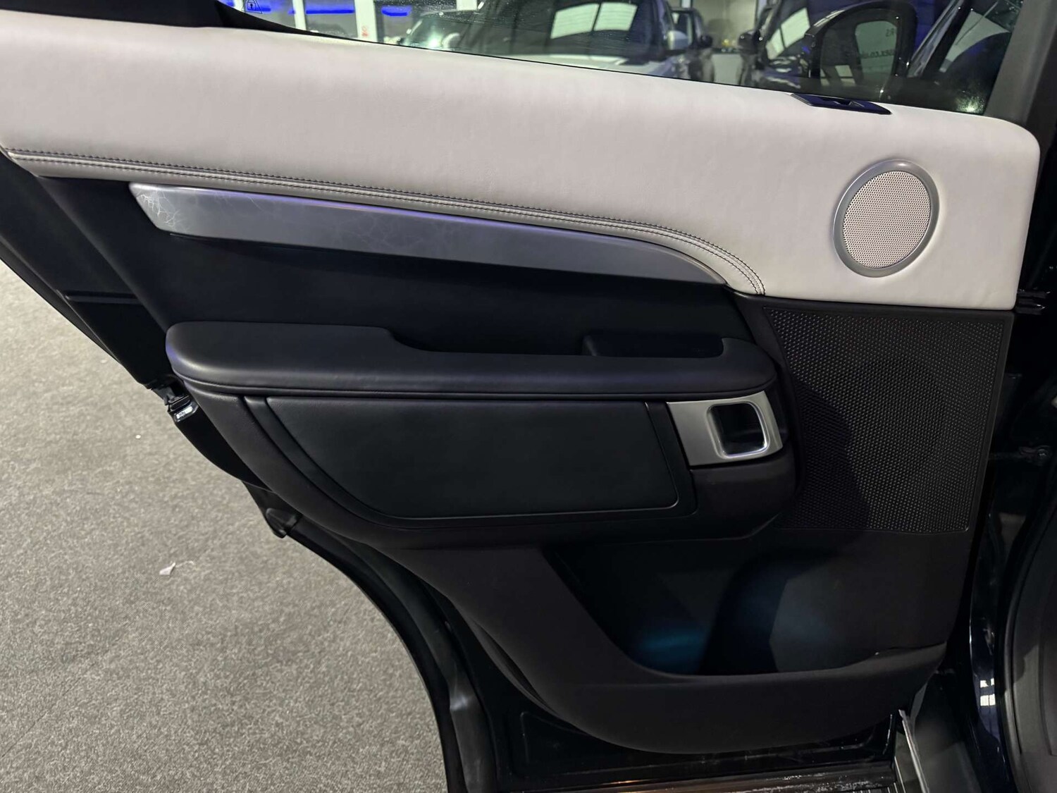 Used Land Rover Discovery 2017 for sale - 76278652: Photo 43