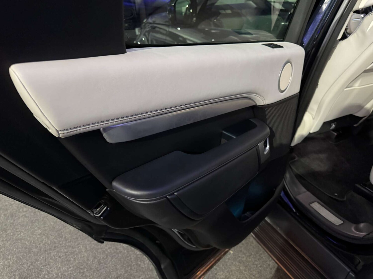 Used Land Rover Discovery 2017 for sale - 76278652: Photo 44