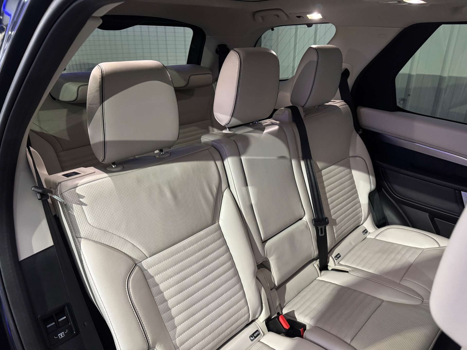 Used Land Rover Discovery 2017 for sale - 76278652: Photo 46