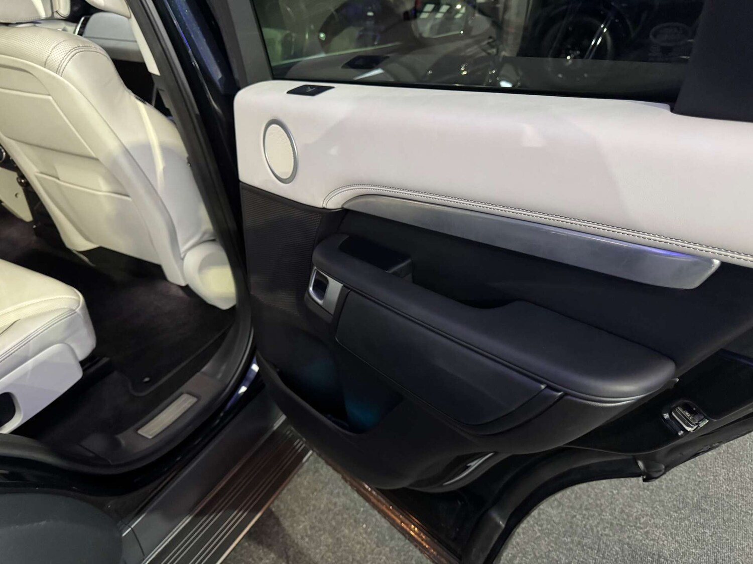 Used Land Rover Discovery 2017 for sale - 76278652: Photo 50