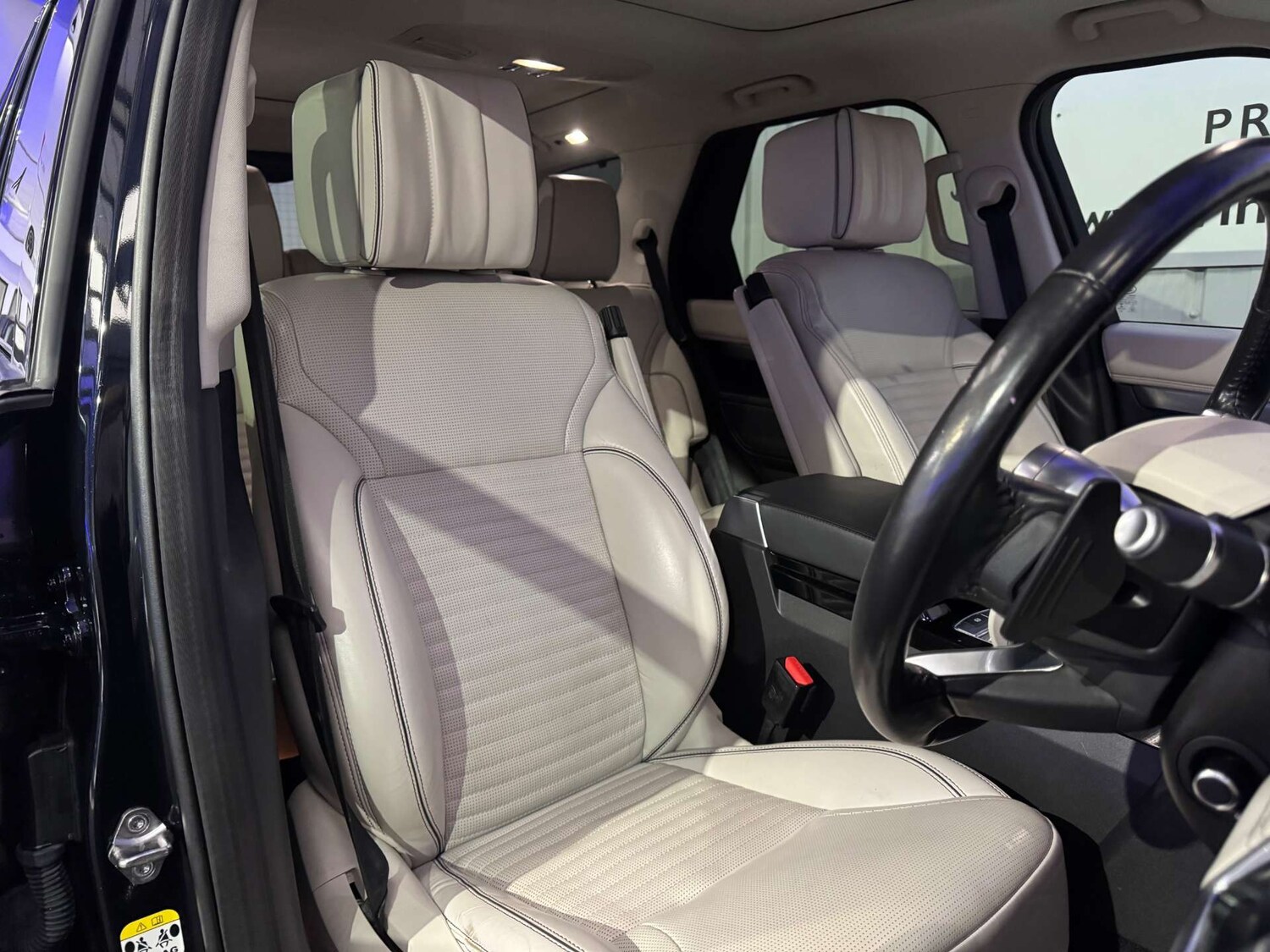 Used Land Rover Discovery 2017 for sale - 76278652: Photo 51