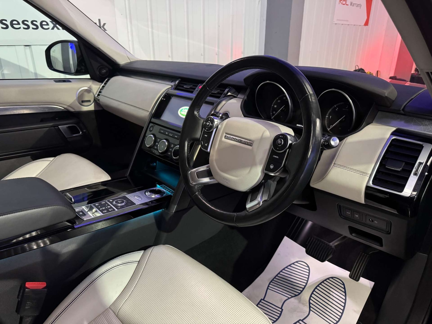 Used Land Rover Discovery 2017 for sale - 76278652: Photo 52