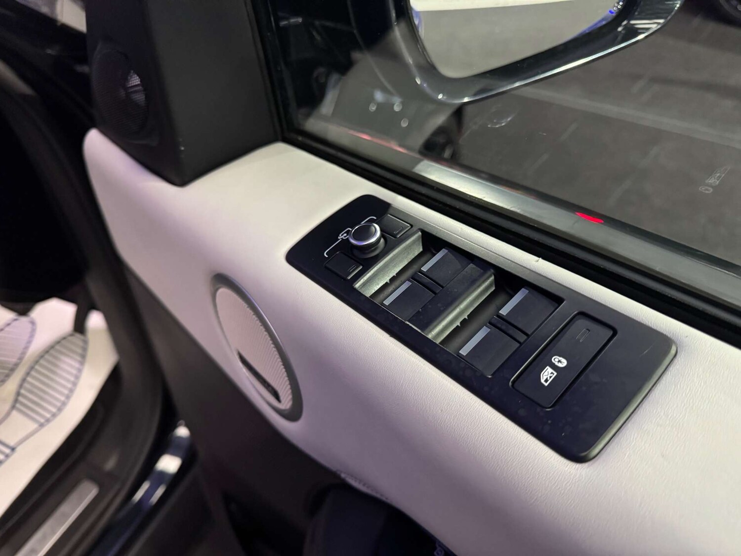 Used Land Rover Discovery 2017 for sale - 76278652: Photo 54