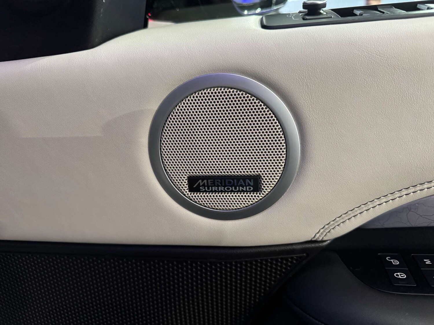 Used Land Rover Discovery 2017 for sale - 76278652: Photo 55