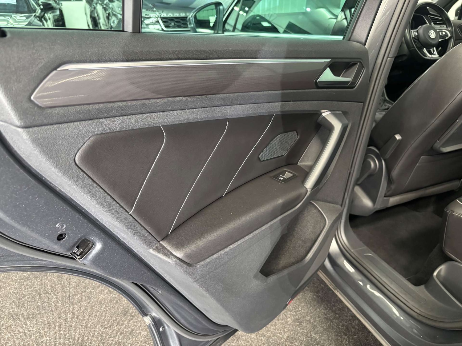 Used Volkswagen Tiguan 2020 for sale - 76402694: Photo 44